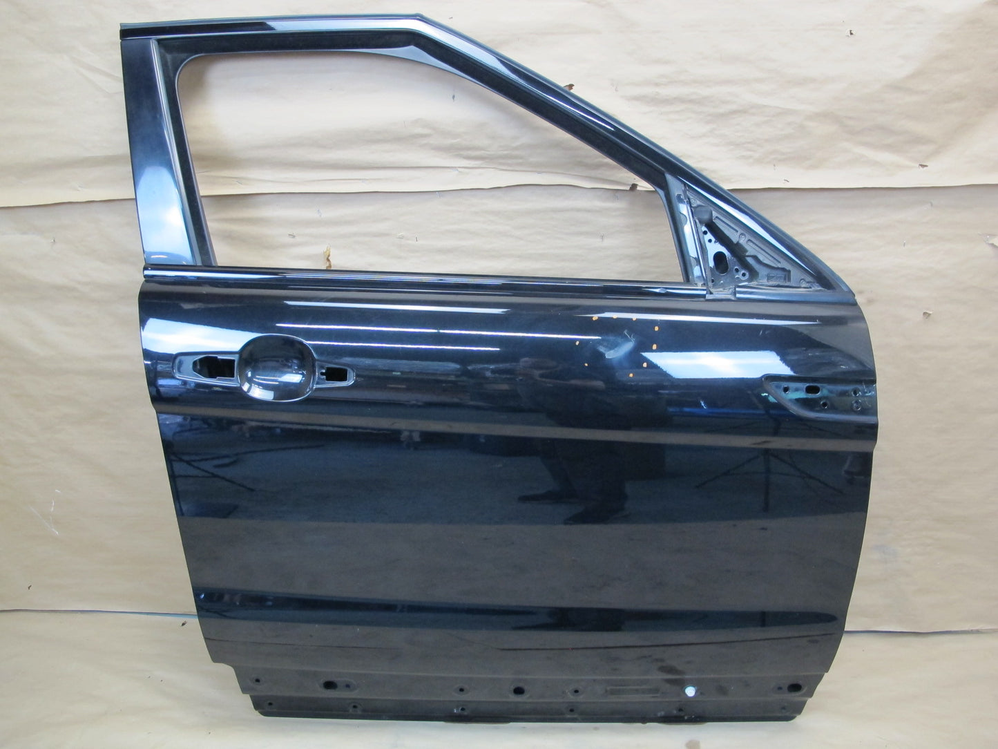 12-19 Range Rover Evoque L538 4-DOOR Front Right Door Shell Panel Black OEM