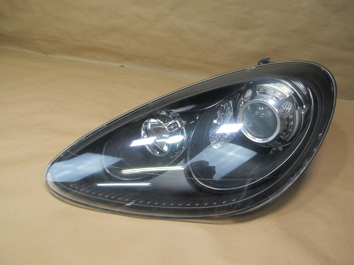 2011-2014 Porsche Cayenne 958 Left & Right Xenon Headlight Lamp W/ Ballast Set