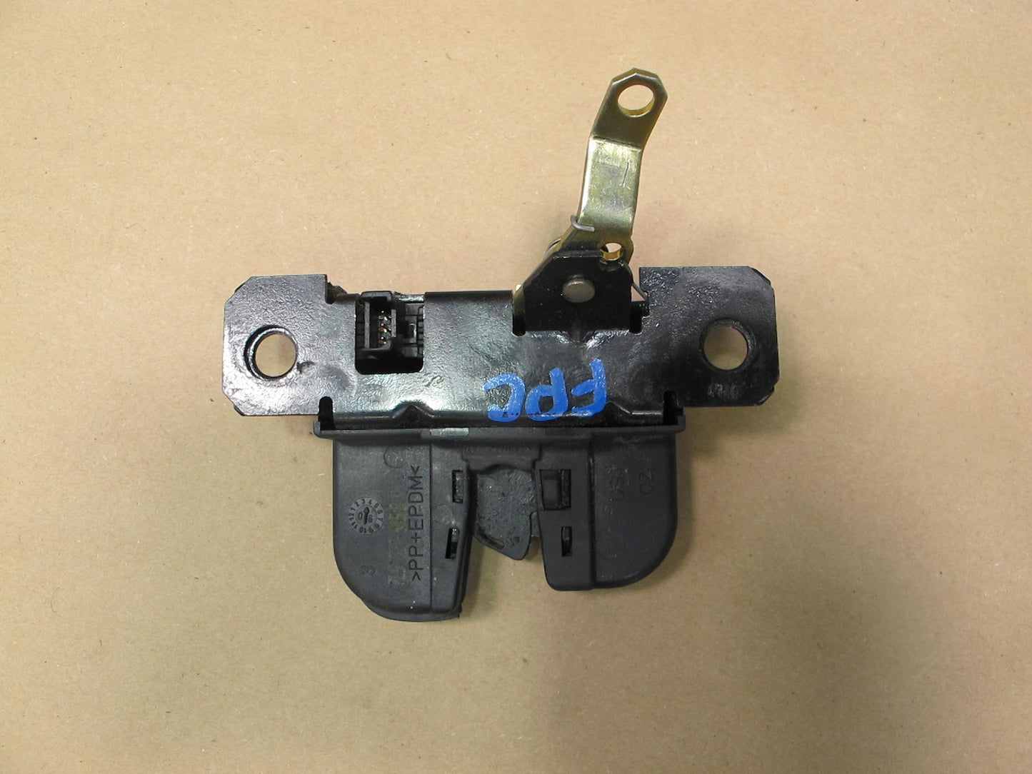 2003-2010 Porsche Cayenne 955 Rear Trunk Lid Lock Latch