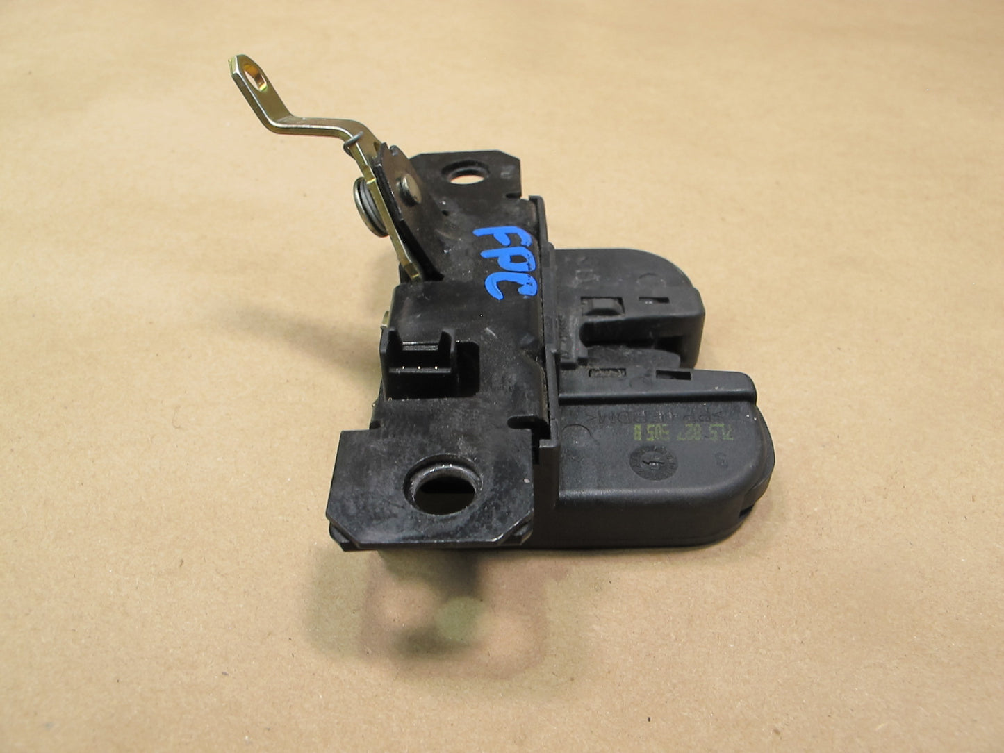 2003-2010 Porsche Cayenne 955 Rear Trunk Lid Lock Latch