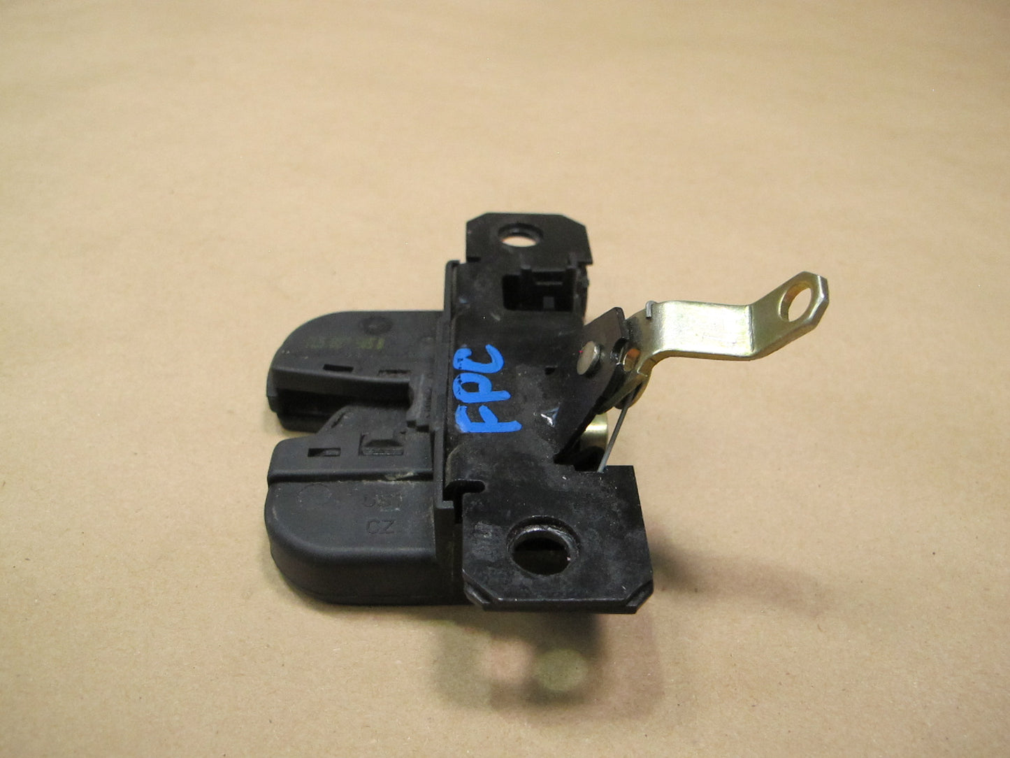 2003-2010 Porsche Cayenne 955 Rear Trunk Lid Lock Latch