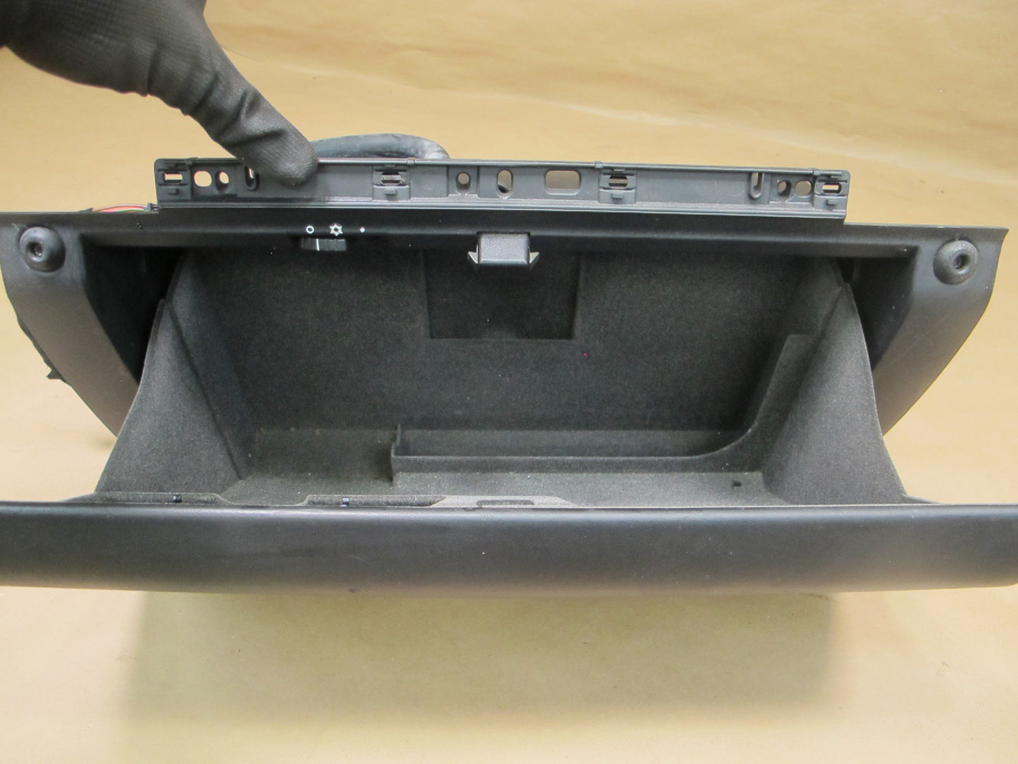 2003-2010 Porsche Cayenne 955 Dash Glove Box Compartment Storage