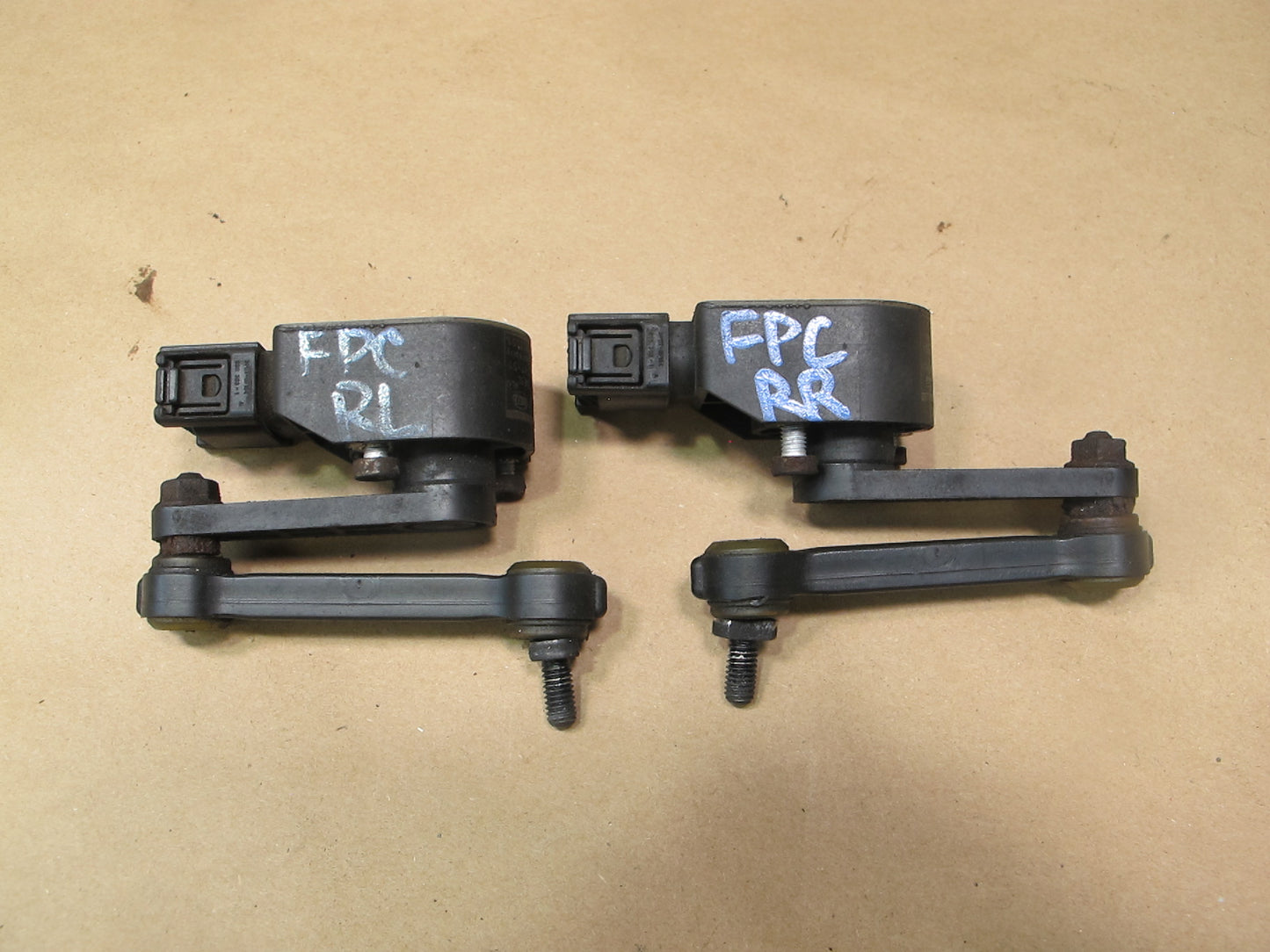 2003-2006 Porsche Cayenne 955 Rear Suspension Height Level Sensor Set of 2