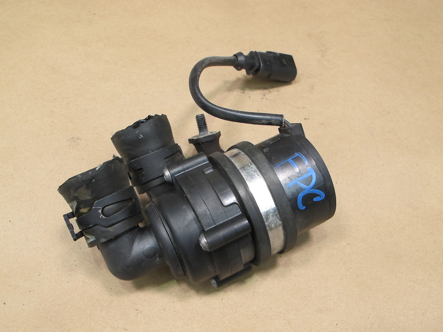 2003-2006 Porsche Cayenne 955 Additional Auxiliary Coolant Water Pump