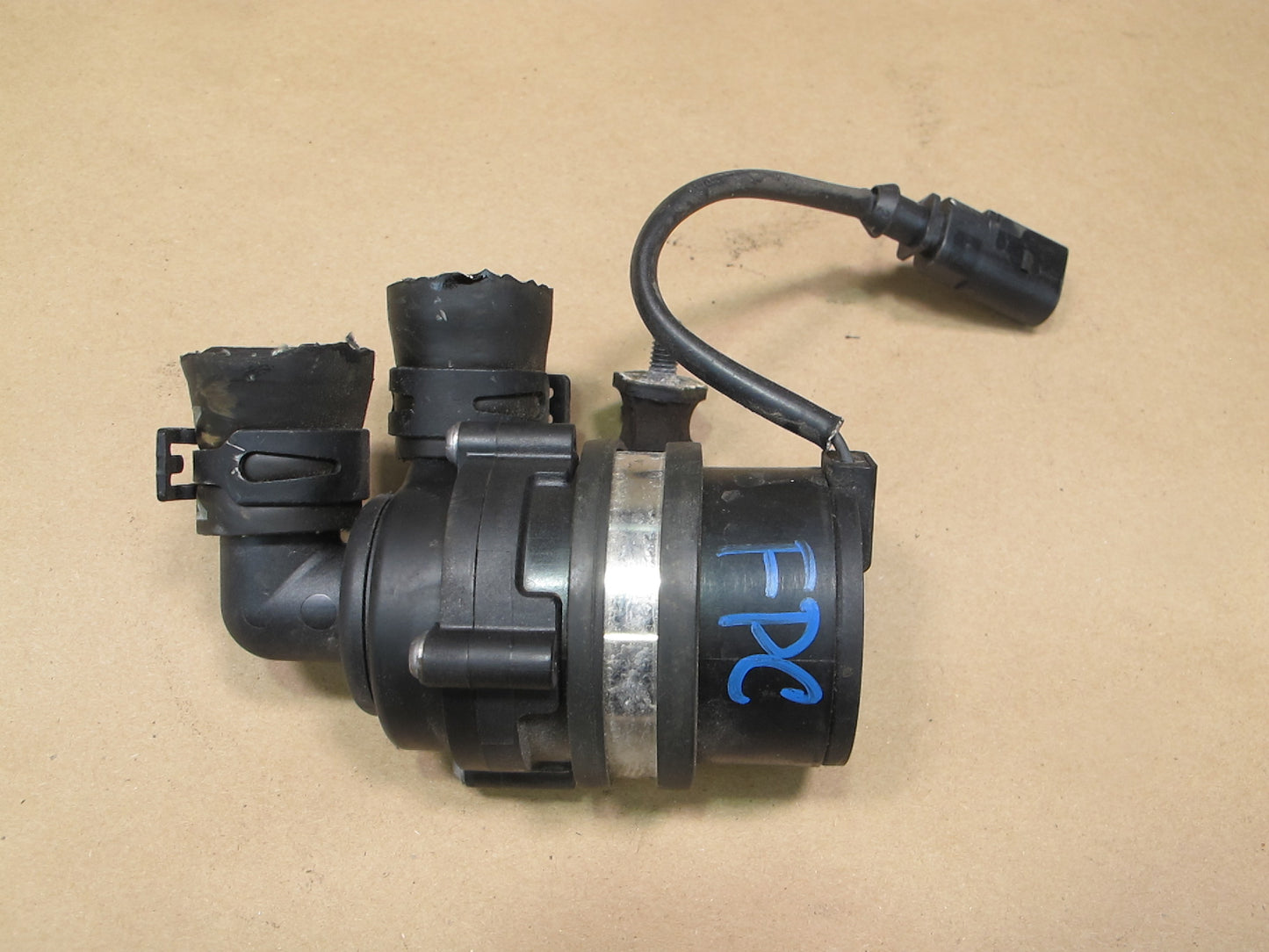 2003-2006 Porsche Cayenne 955 Additional Auxiliary Coolant Water Pump