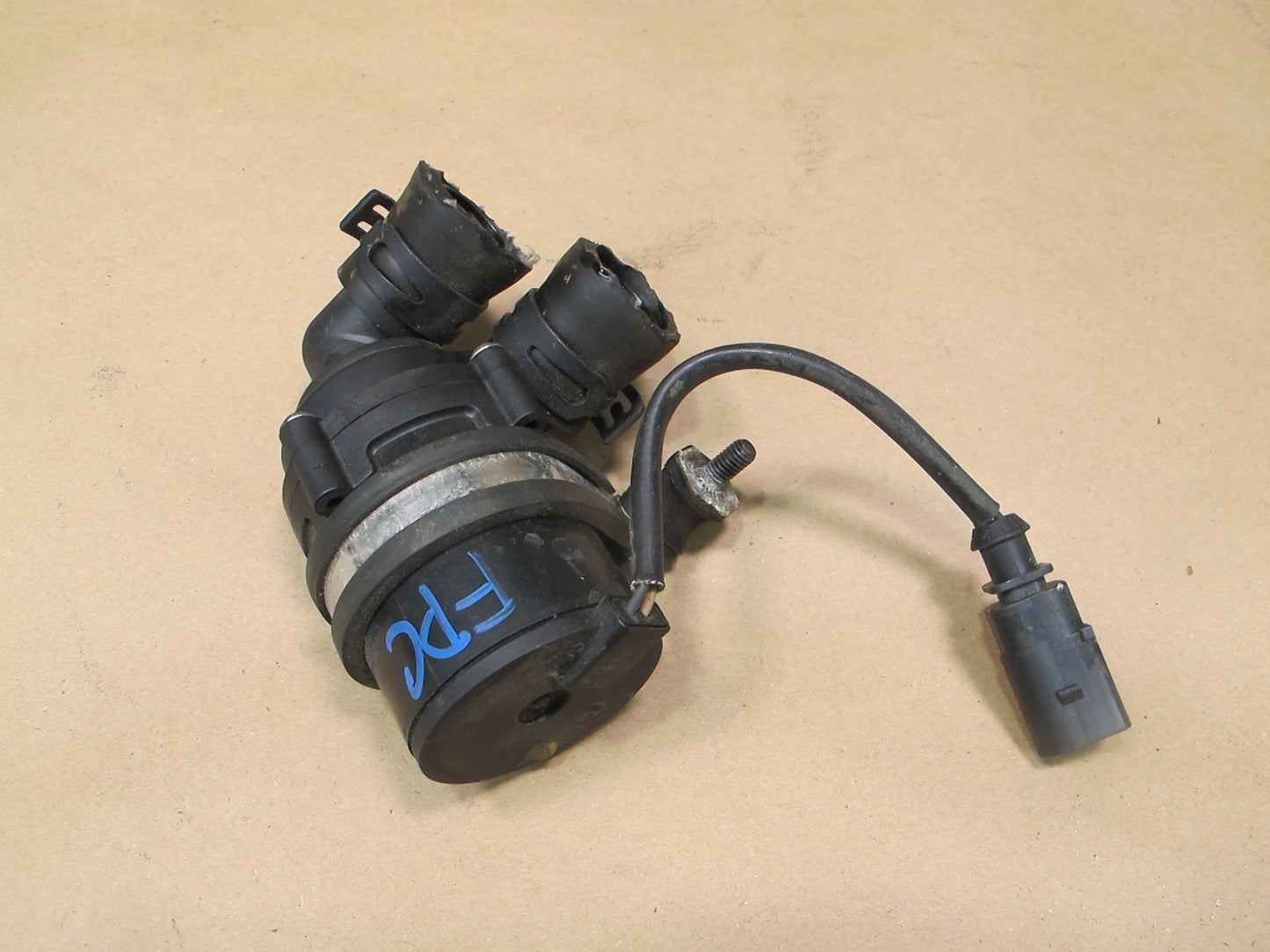 2003-2006 Porsche Cayenne 955 Additional Auxiliary Coolant Water Pump