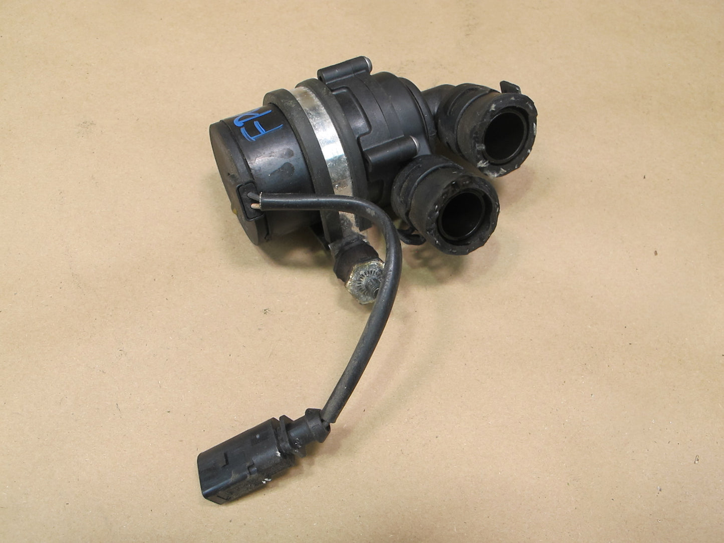 2003-2006 Porsche Cayenne 955 Additional Auxiliary Coolant Water Pump