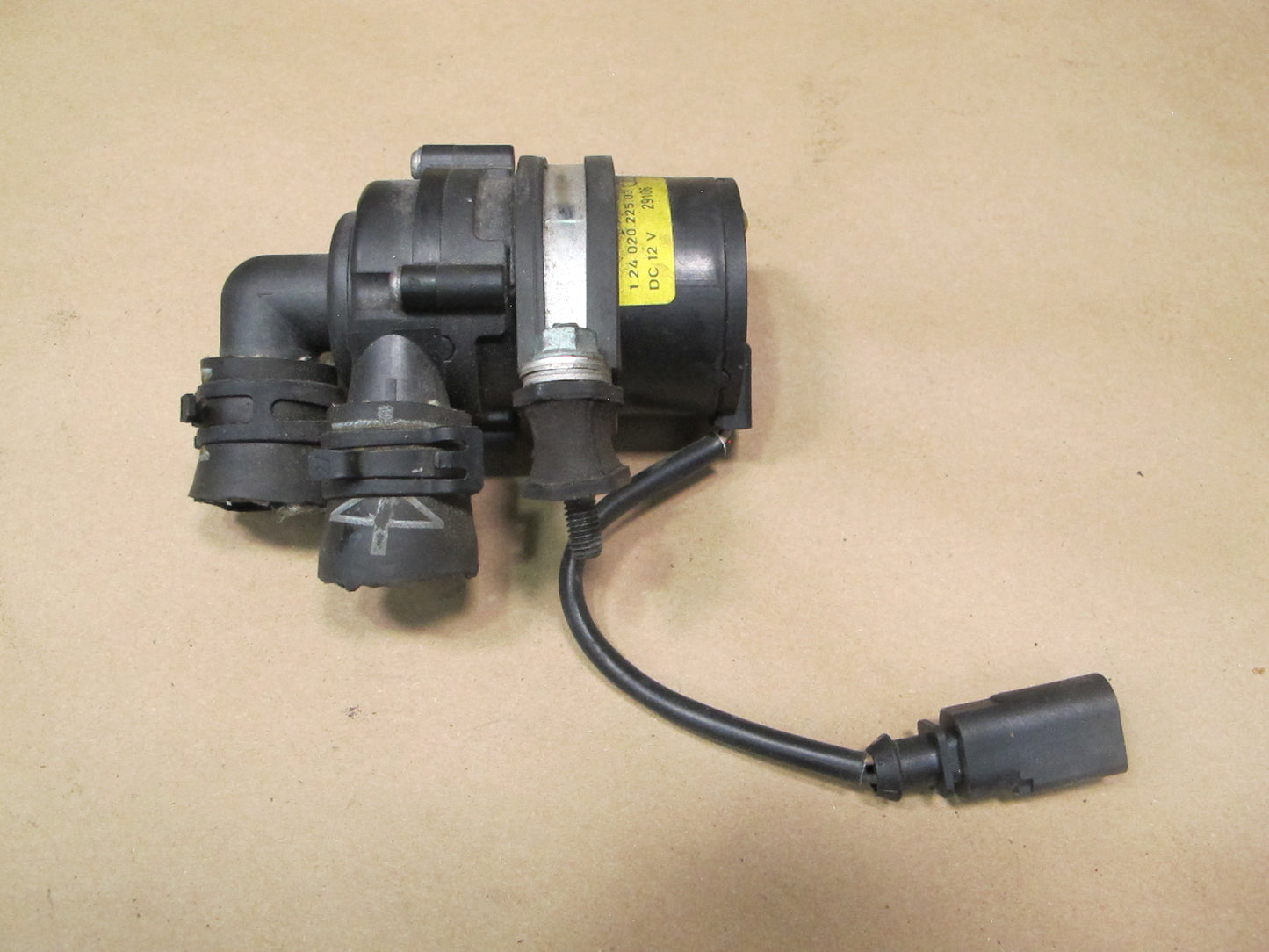 2003-2006 Porsche Cayenne 955 Additional Auxiliary Coolant Water Pump