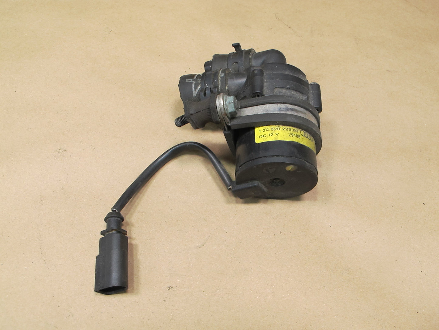 2003-2006 Porsche Cayenne 955 Additional Auxiliary Coolant Water Pump