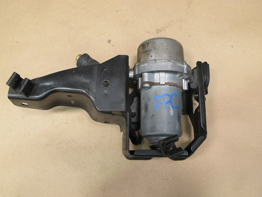 2003-2006 Porsche Cayenne 955 4.5L Vacuum Brake Booster Pump 7L5927317