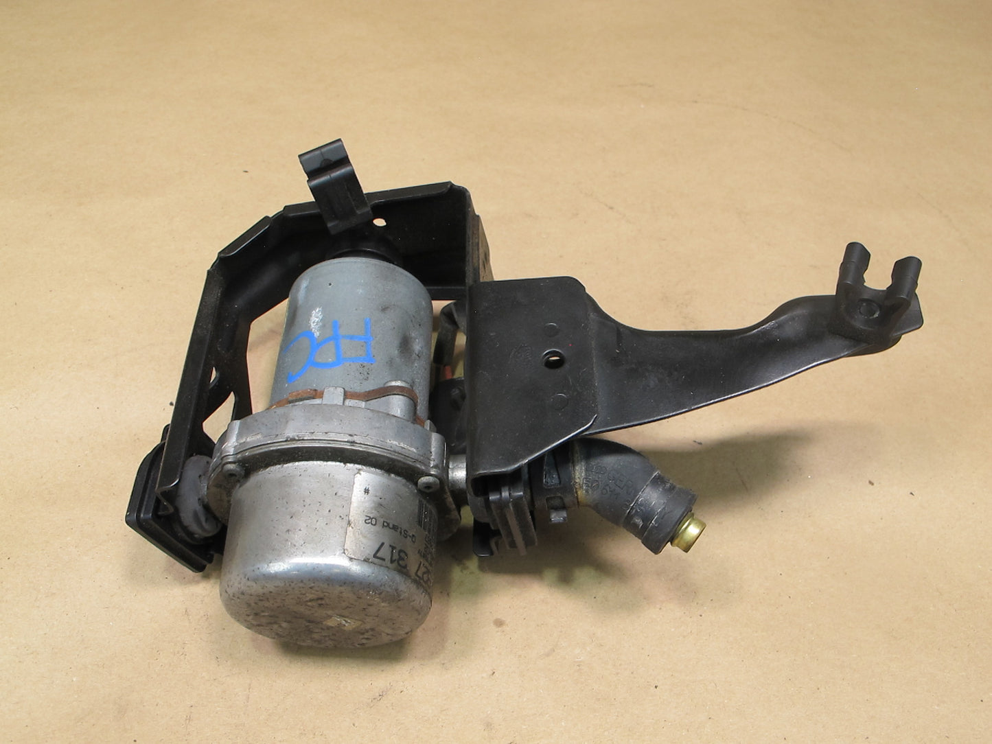 2003-2006 Porsche Cayenne 955 4.5L Vacuum Brake Booster Pump 7L5927317