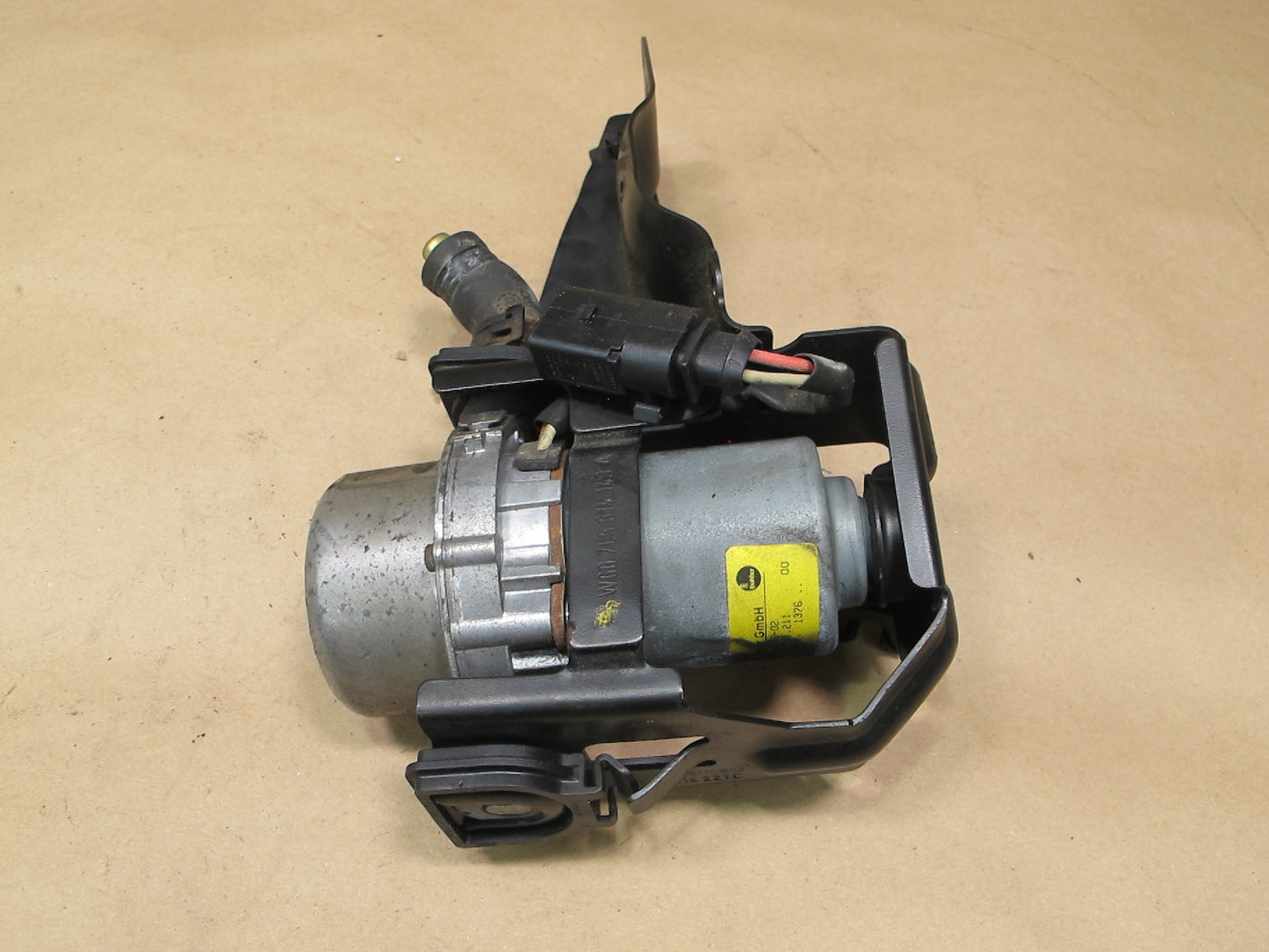 2003-2006 Porsche Cayenne 955 4.5L Vacuum Brake Booster Pump 7L5927317