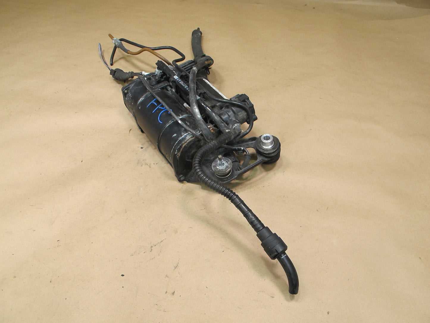 2003-2006 Porsche Cayenne 955 Air Suspension Compressor Pump 7L0616007