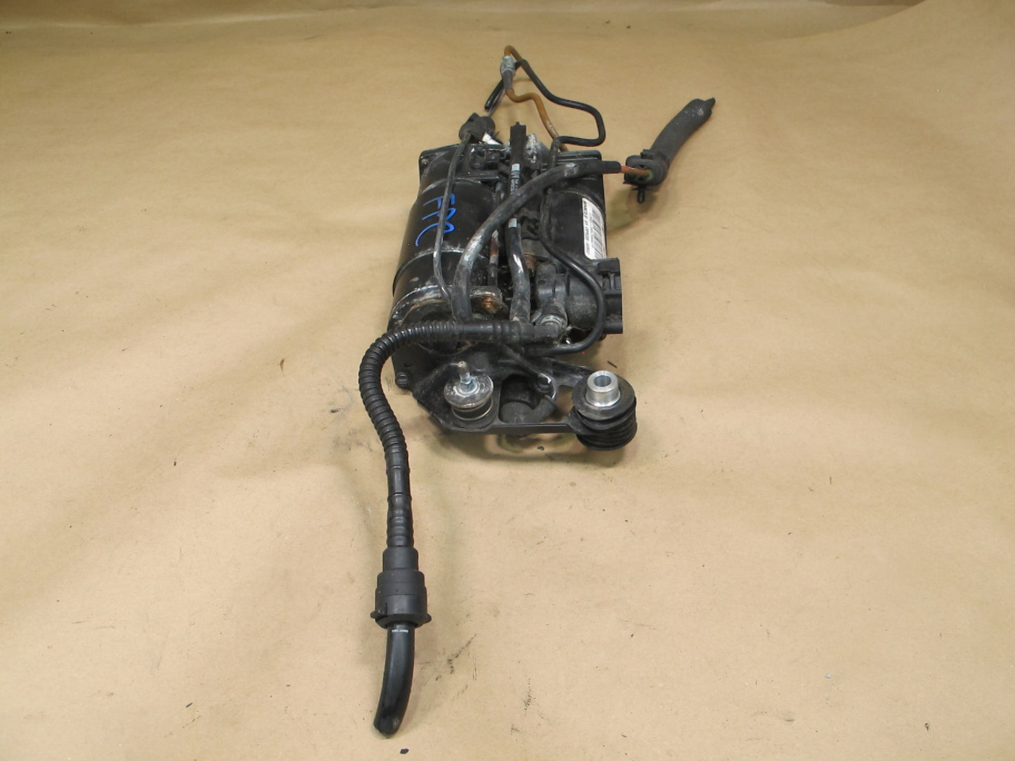 2003-2006 Porsche Cayenne 955 Air Suspension Compressor Pump 7L0616007