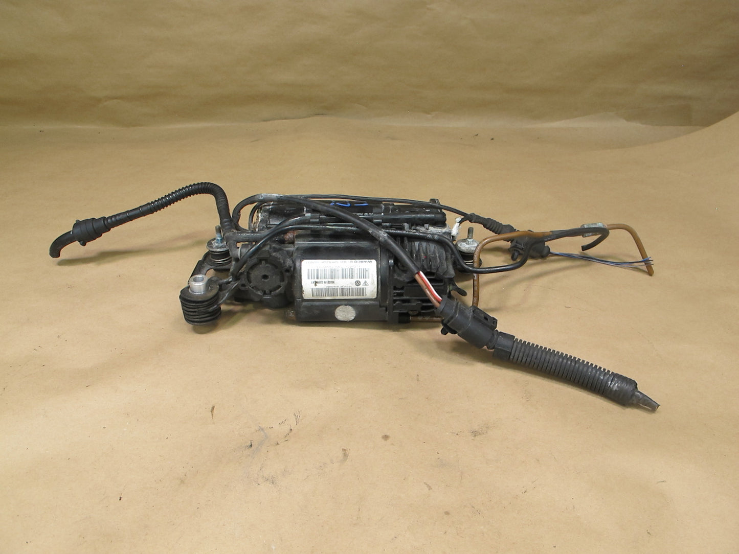 2003-2006 Porsche Cayenne 955 Air Suspension Compressor Pump 7L0616007