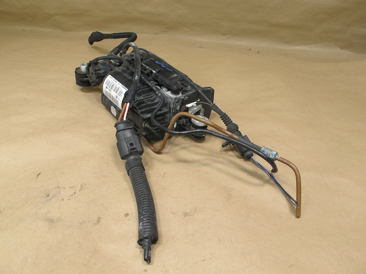 2003-2006 Porsche Cayenne 955 Air Suspension Compressor Pump 7L0616007