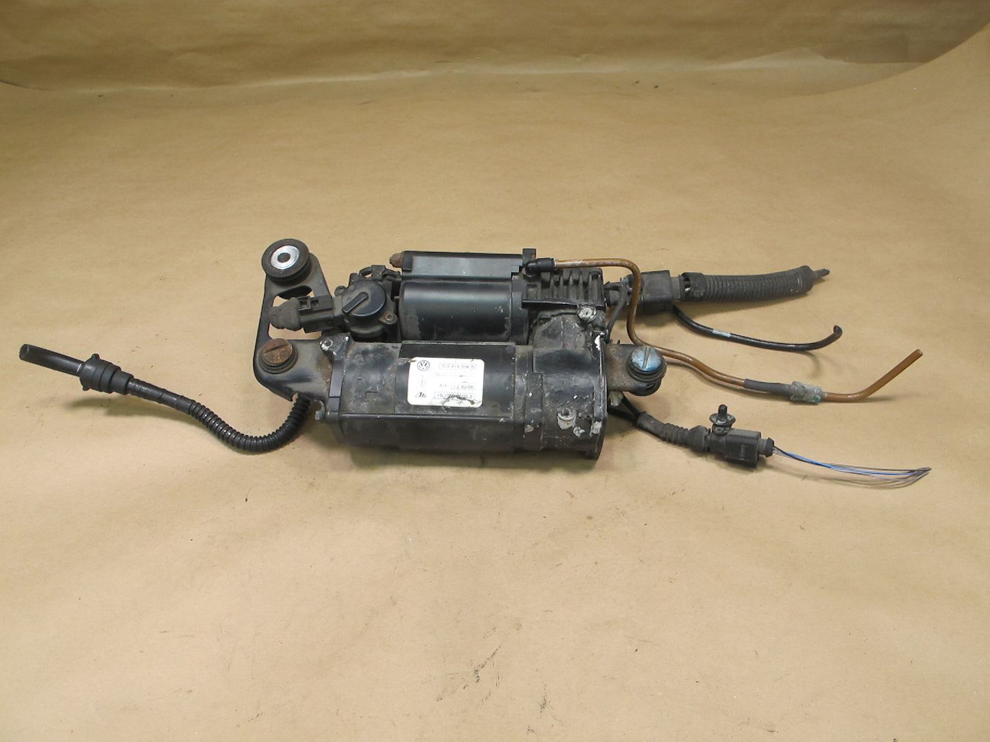 2003-2006 Porsche Cayenne 955 Air Suspension Compressor Pump 7L0616007