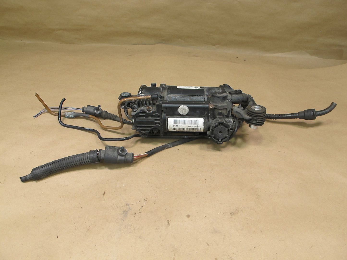 2003-2006 Porsche Cayenne 955 Air Suspension Compressor Pump 7L0616007