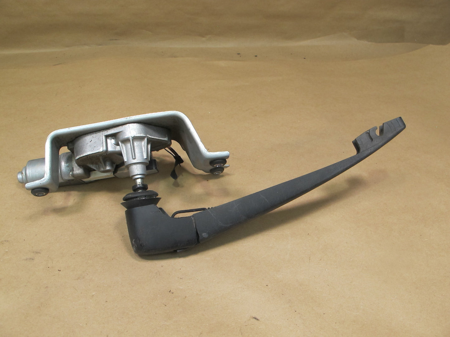 14-18 BMW F15 F85 X5 Rear Tailgate Liftgate Trunk Lid Wiper Motor w Arm OEM