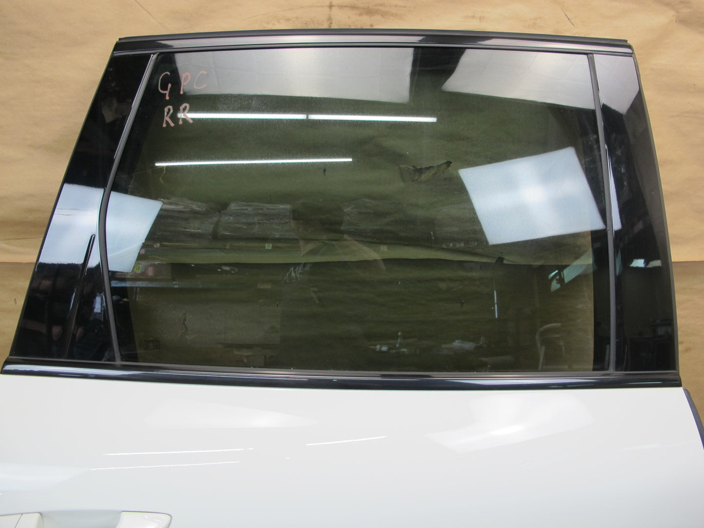 2011-2018 Porsche Cayenne 958 Rear Right Side Door Shell Panel W/ Glass