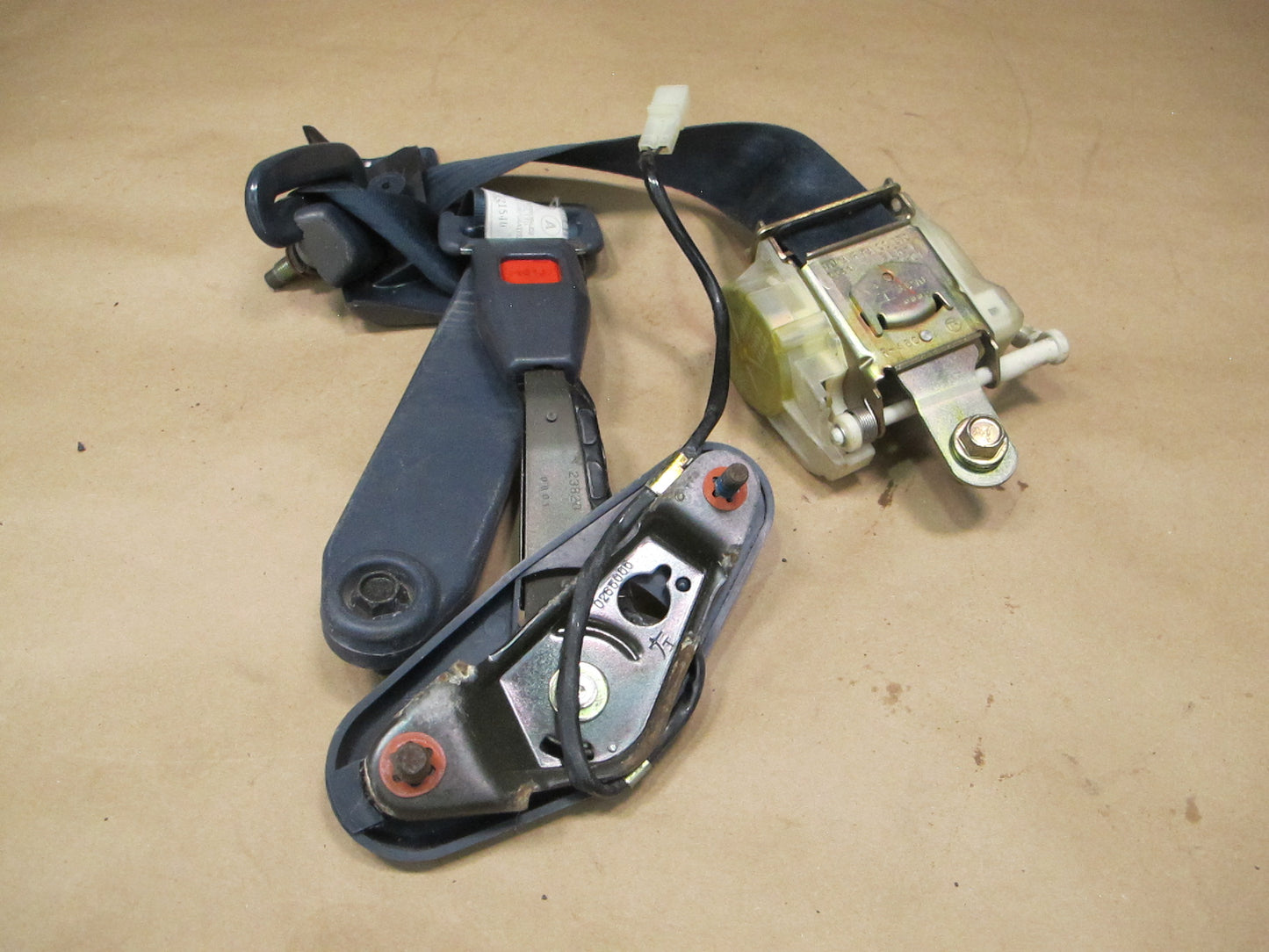82-86 TOYOTA SUPRA FRONT RIGHT & LEFT SIDE SEATBELT RETRACTOR W/ BUCKLE SET OEM