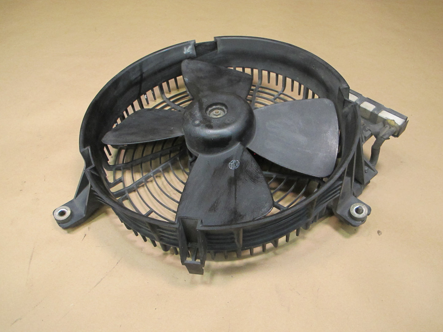 95-00 Lexus UCF20L LS400 4-BLADE Engine Cooling Fan Motor w Shroud OEM