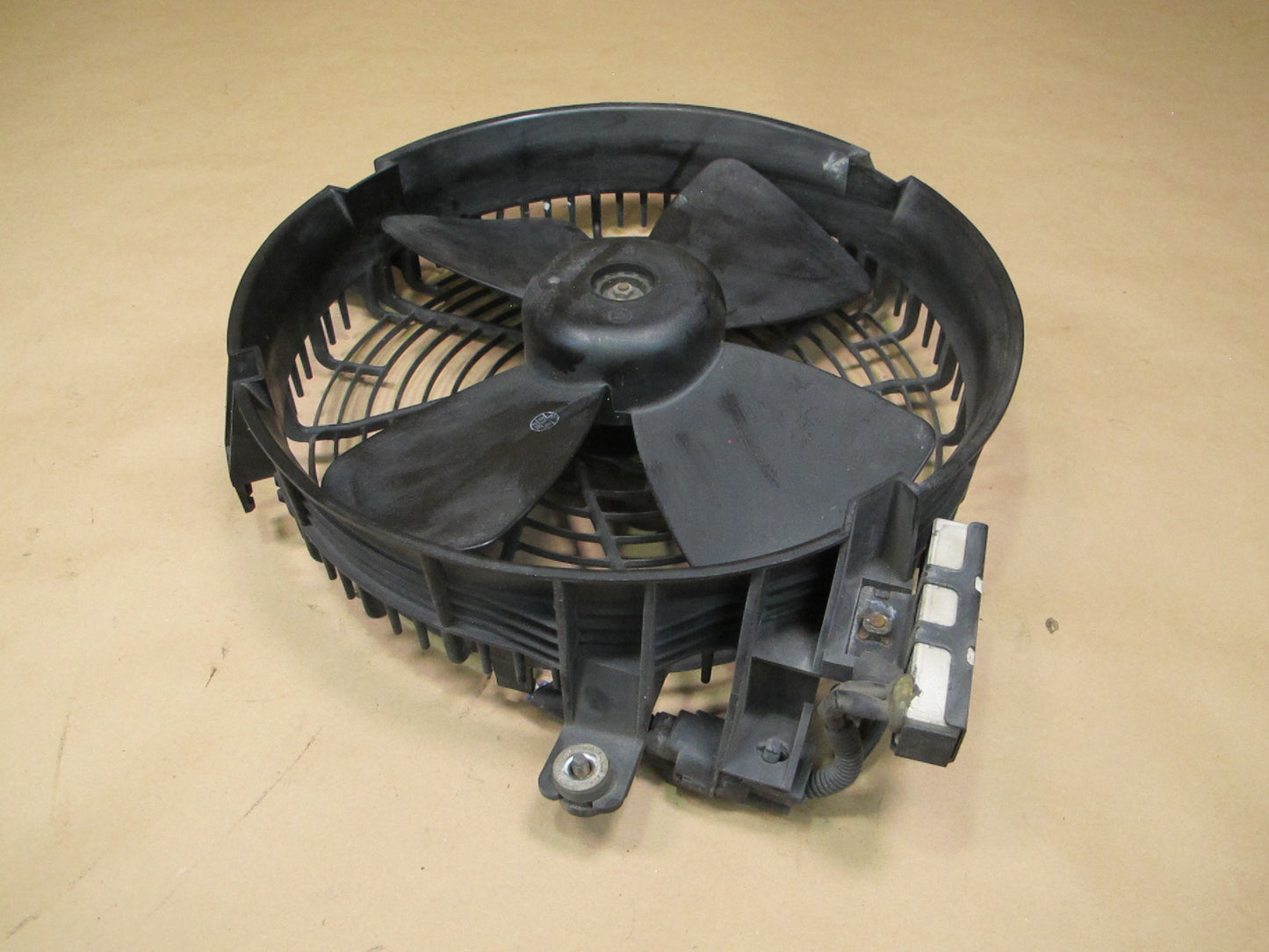 95-00 Lexus UCF20L LS400 4-BLADE Engine Cooling Fan Motor w Shroud OEM