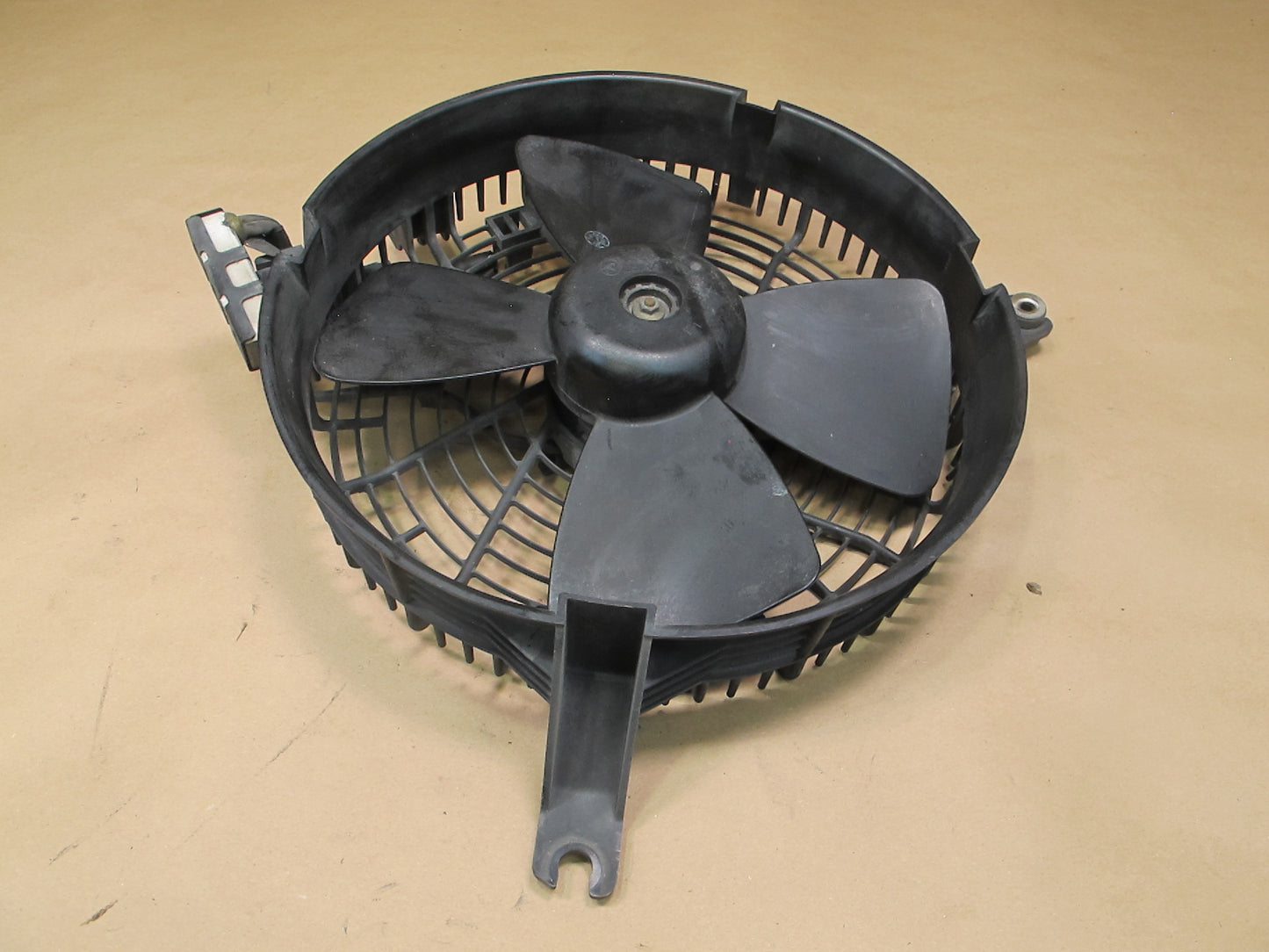 95-00 Lexus UCF20L LS400 4-BLADE Engine Cooling Fan Motor w Shroud OEM