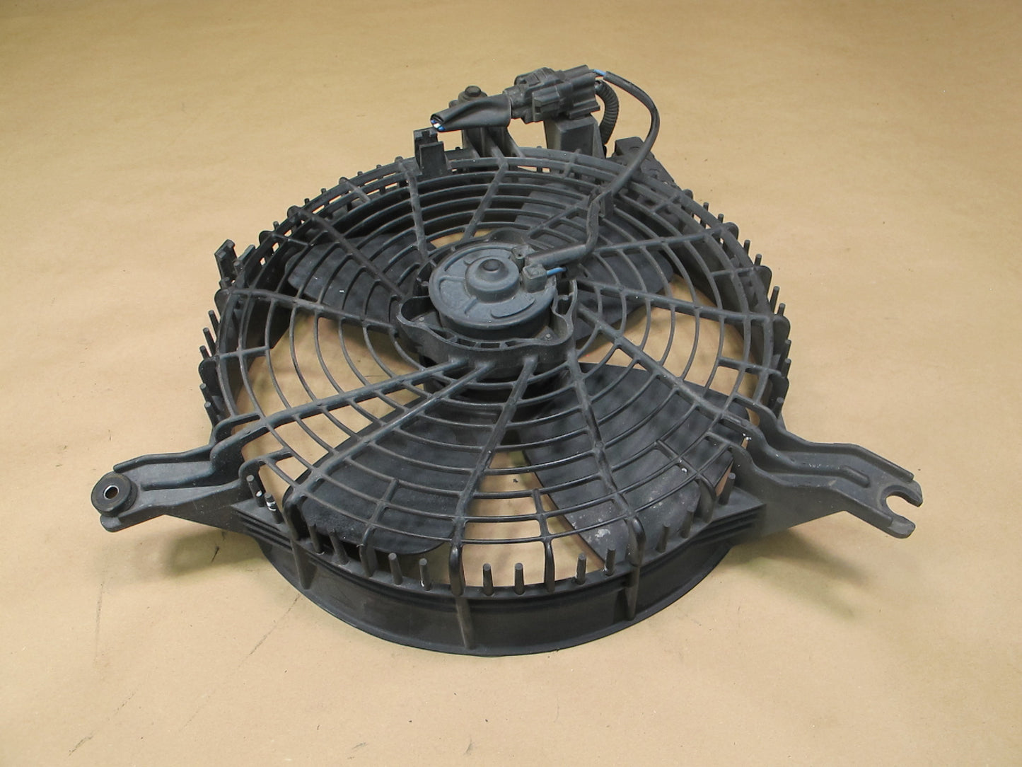 95-00 Lexus UCF20L LS400 4-BLADE Engine Cooling Fan Motor w Shroud OEM