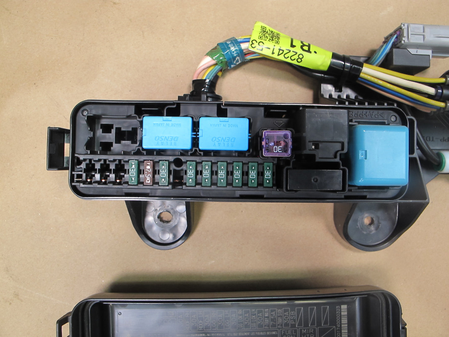 10-15 Lexus IS250 IS350 Convertible Rear Trunk Relay Fuse Junction Box OEM