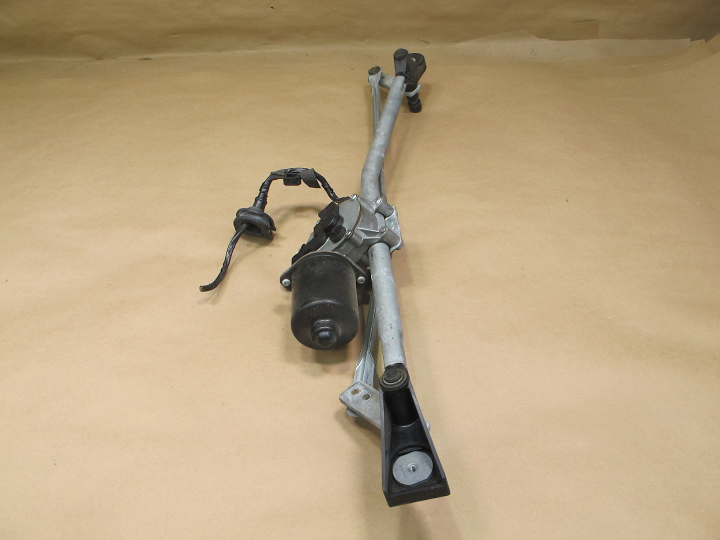 03-08 BMW E86 E85 Z4 Windshield Wiper Transmission Linkage w Motor OEM