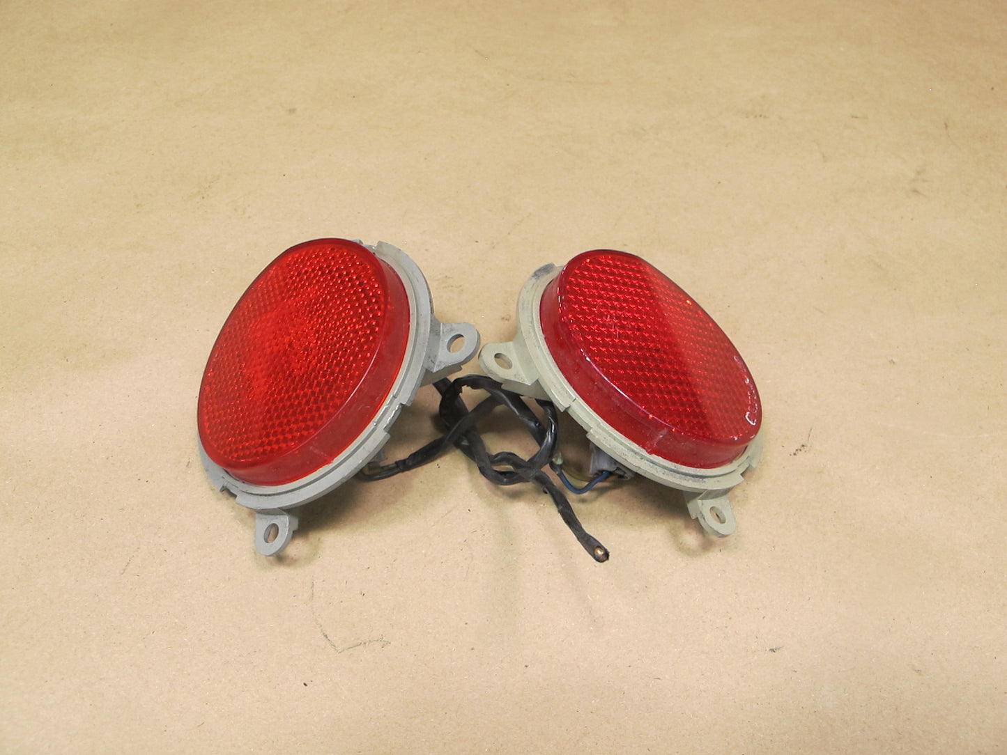 03-05 BMW E85 Z4 Set of 2 Rear Bumper Left & Right Side Marker Light OEM