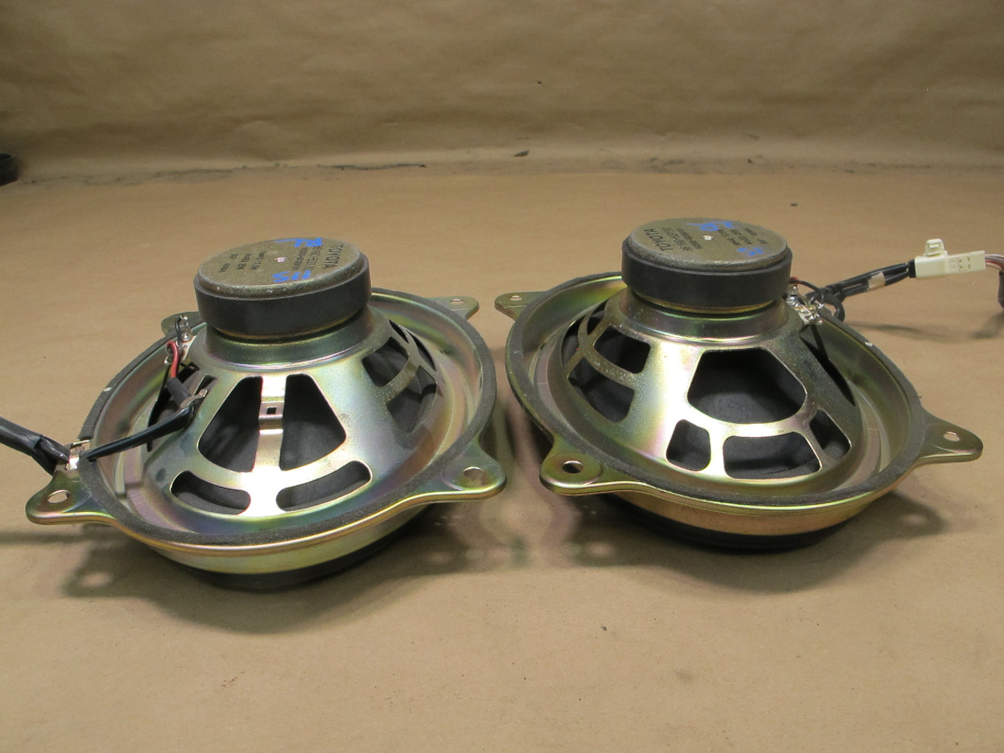 01-05 Lexus JCE10 IS300 Set of 2 Rear Deck Left Right Speaker 86160-53110 OEM