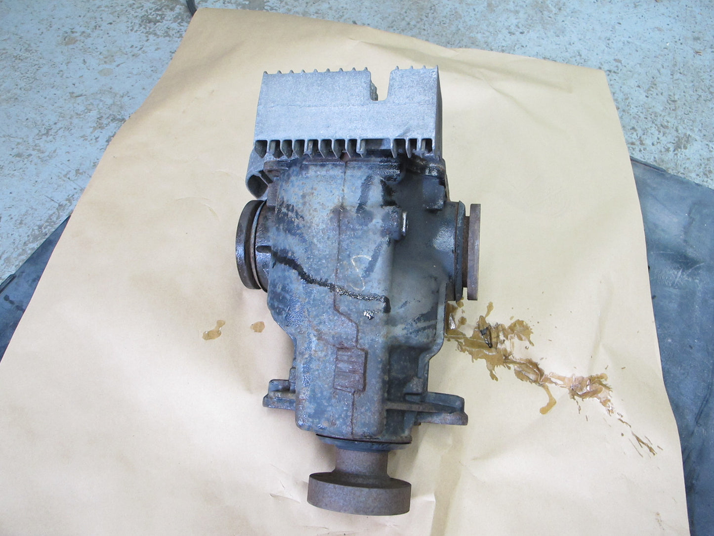 03-05 BMW E65 E66 760i N73 Rear Differential Carrier 3.15 Ratio 7514813 OEM