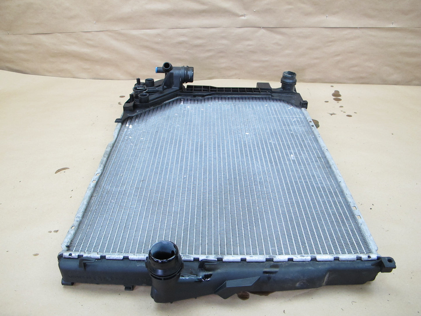 03-05 BMW E85 Z4 M54 A/T Engine Cooling Radiator w Expansion Tank Mounting OEM