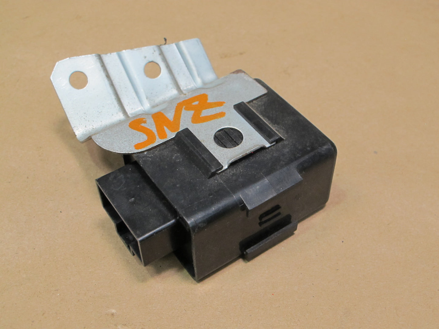 84-86 Nissan Z31 300ZX NON Turbo 2+0 Fan Motor Timer Module 28465-19P01 OEM