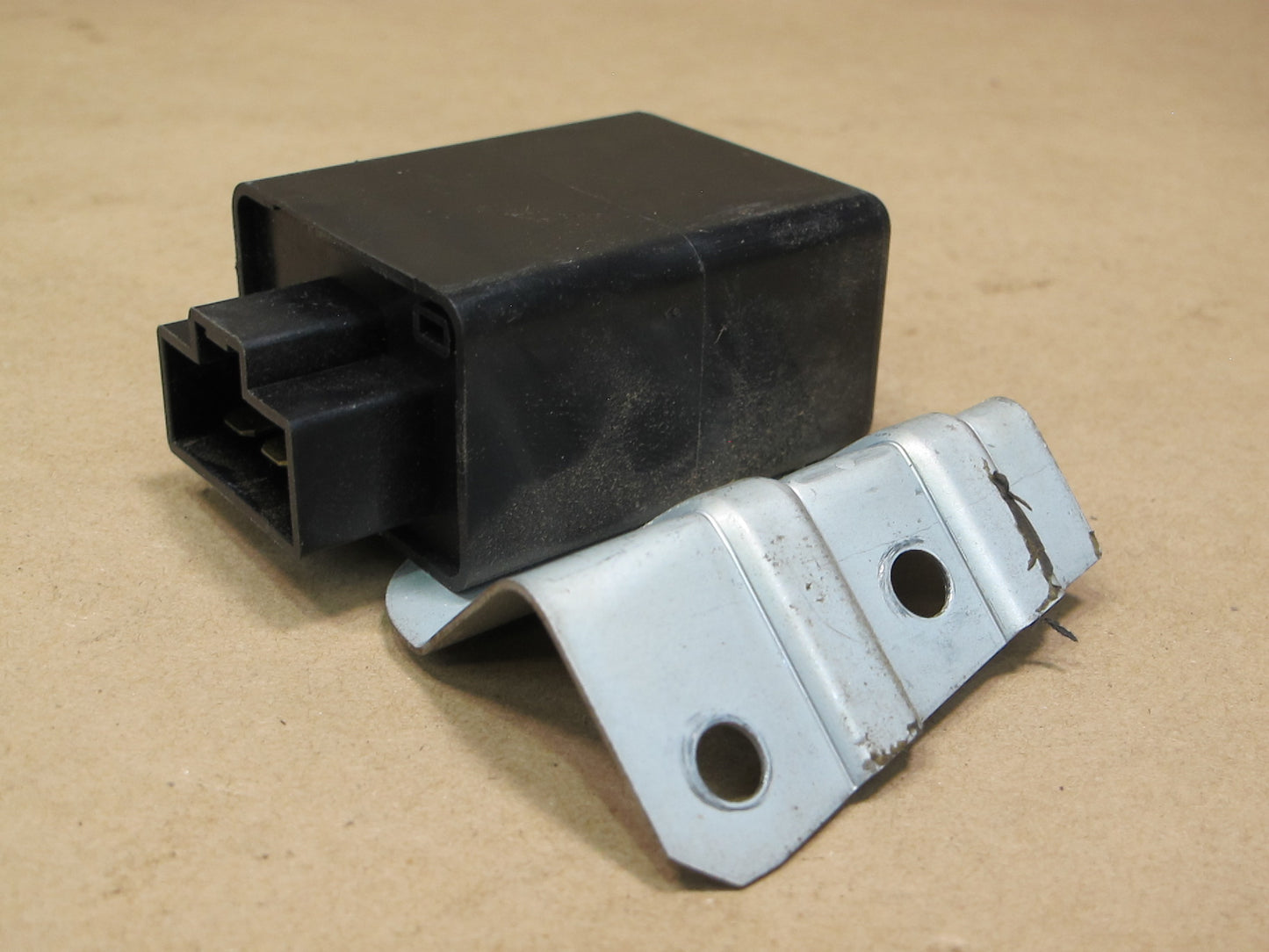 84-86 Nissan Z31 300ZX NON Turbo 2+0 Fan Motor Timer Module 28465-19P01 OEM