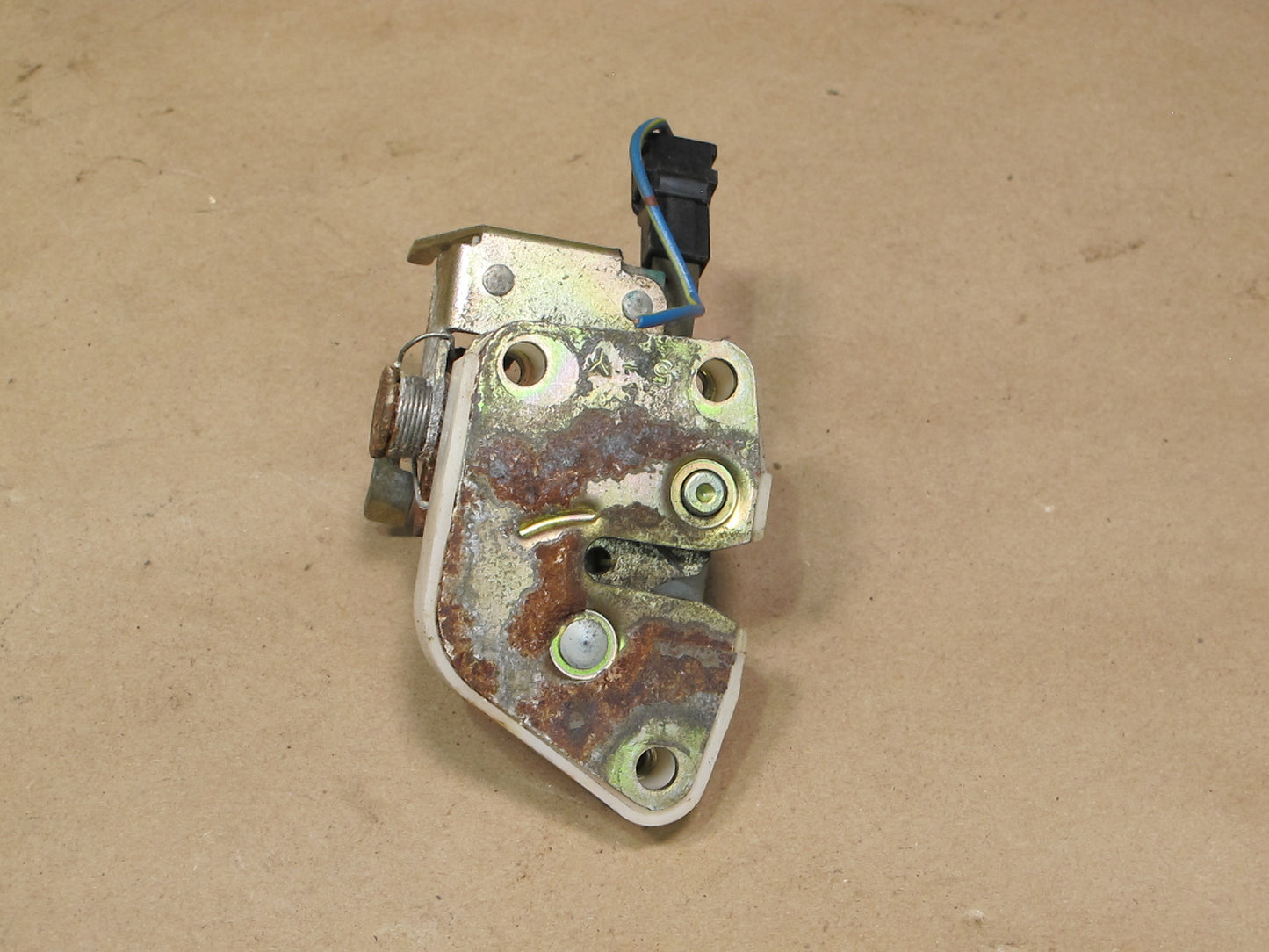 84-86 Nissan Z31 300ZX 2+0 Rear Trunk Lock Latch Actuator OEM