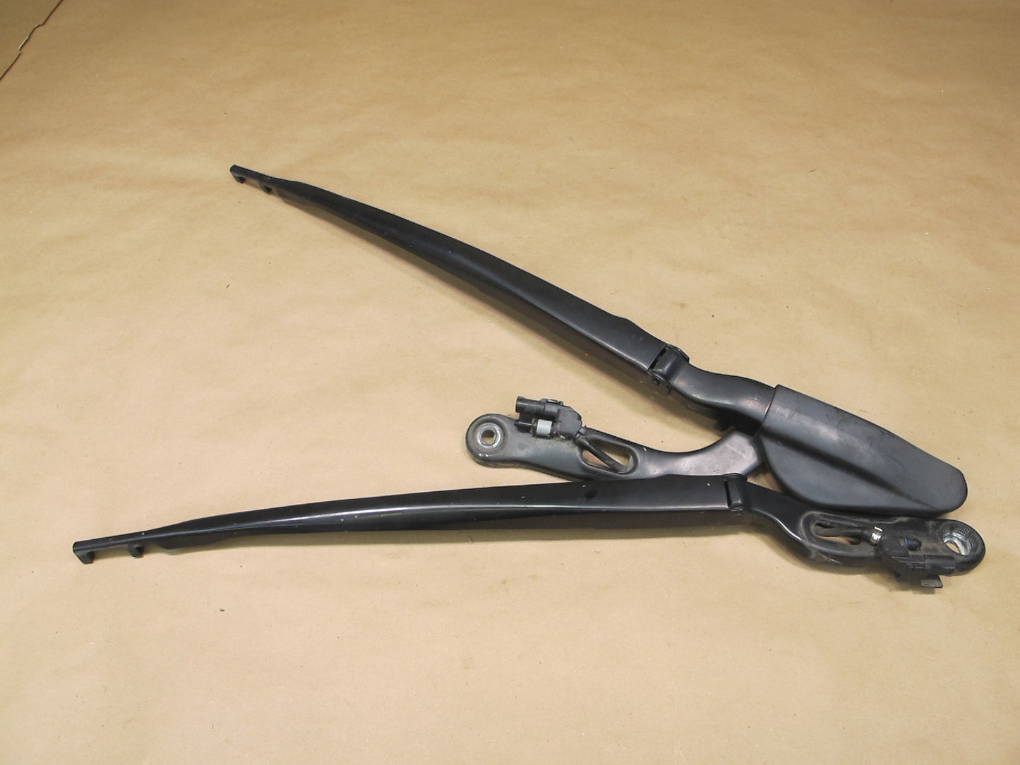 03-08 BMW E65 E66 7-SERIES Set of 2 Front Windshield Wiper Arm OEM