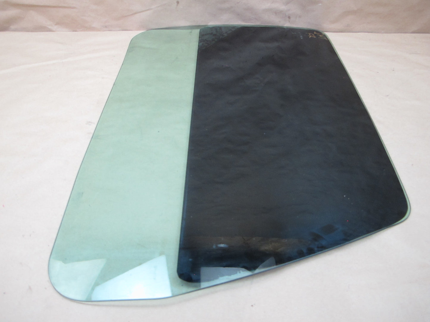 2003-2009 Hummer H2 Front Right Door Glass Window