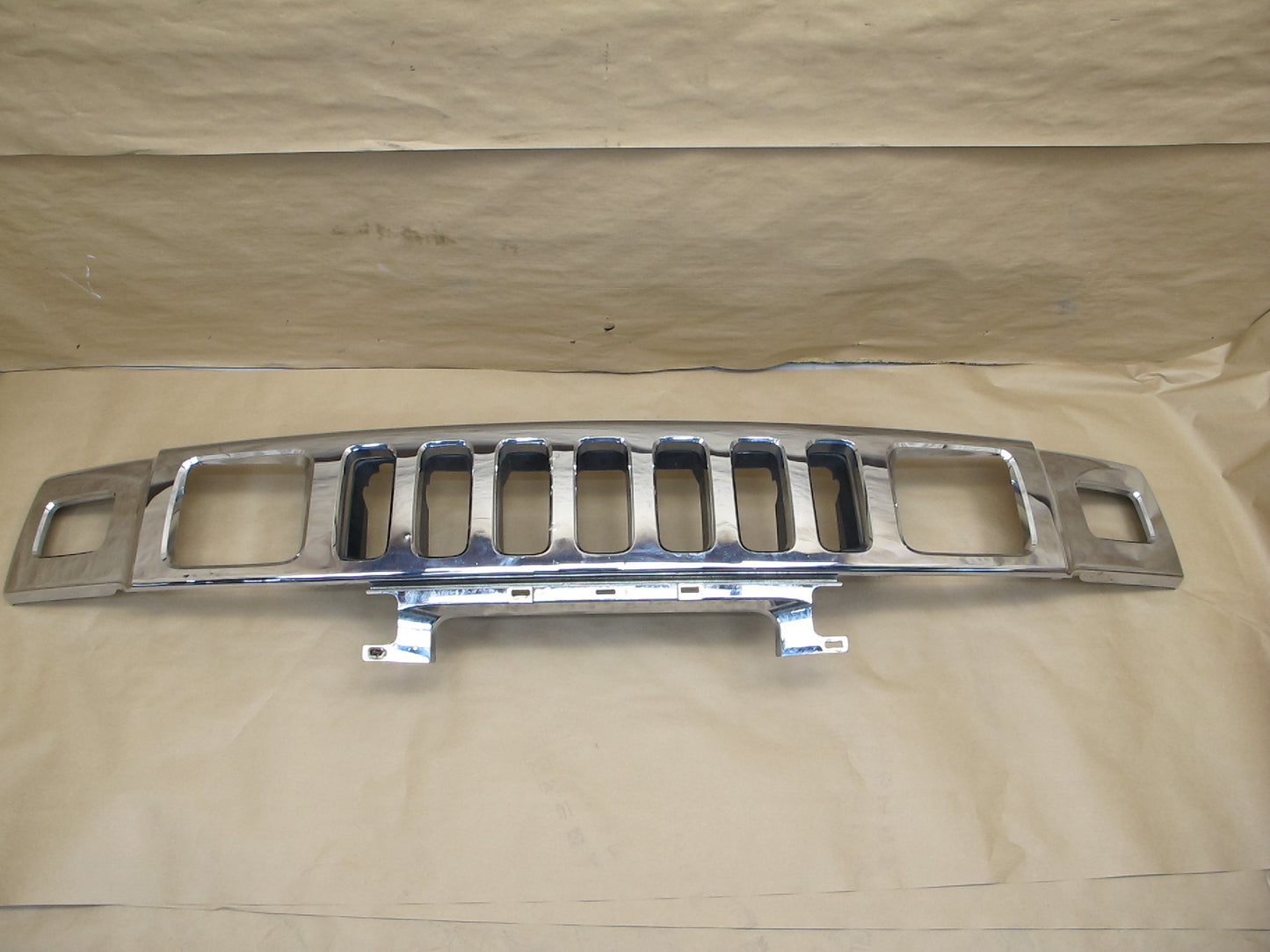 2008-2009 Hummer H2 Front Bumper Radiator Upper Grille Molding 25886172