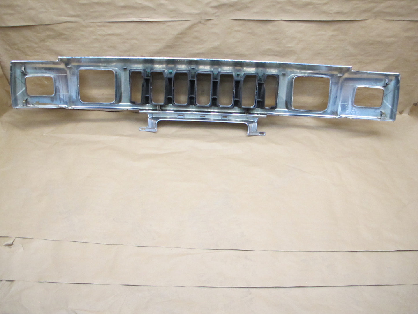 2008-2009 Hummer H2 Front Bumper Radiator Upper Grille Molding 25886172