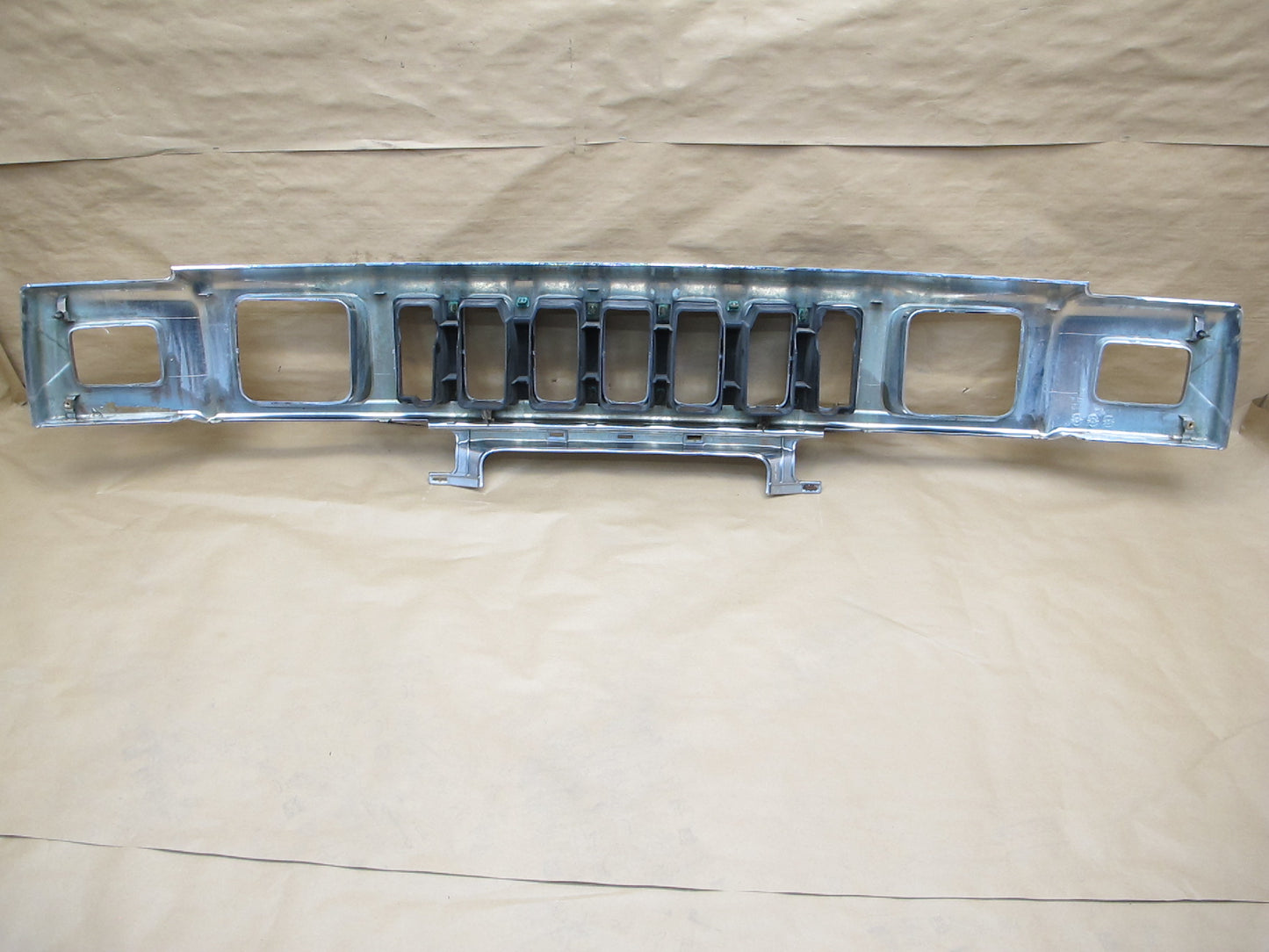 2008-2009 Hummer H2 Front Bumper Radiator Upper Grille Molding 25886172