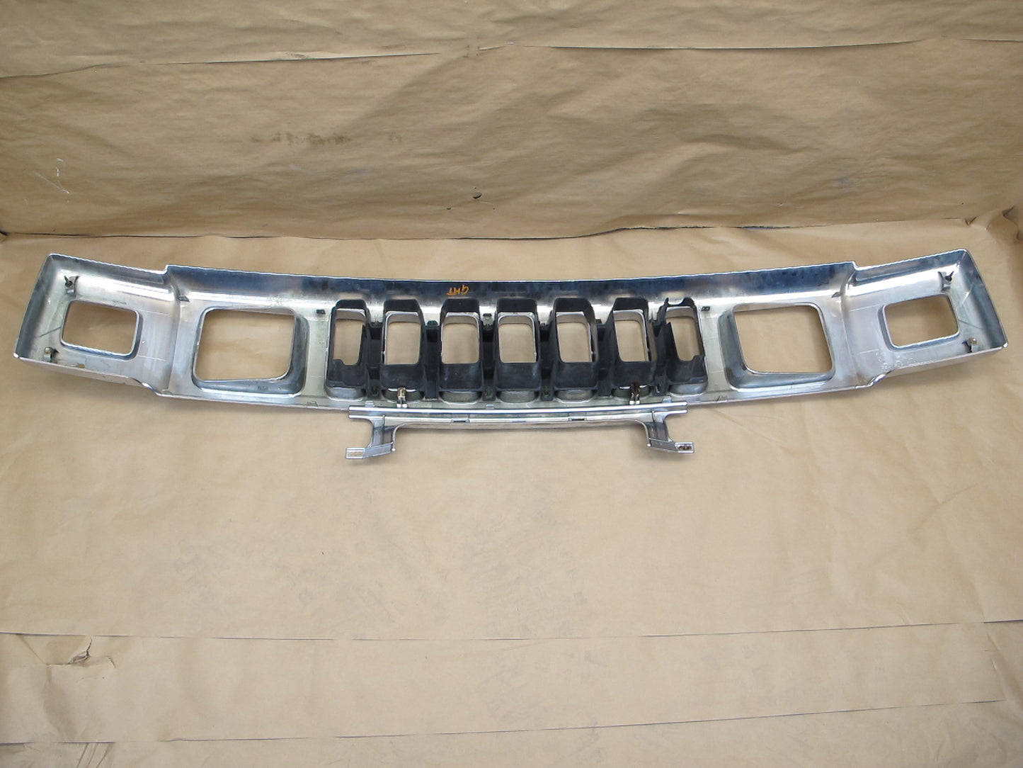 2008-2009 Hummer H2 Front Bumper Radiator Upper Grille Molding 25886172