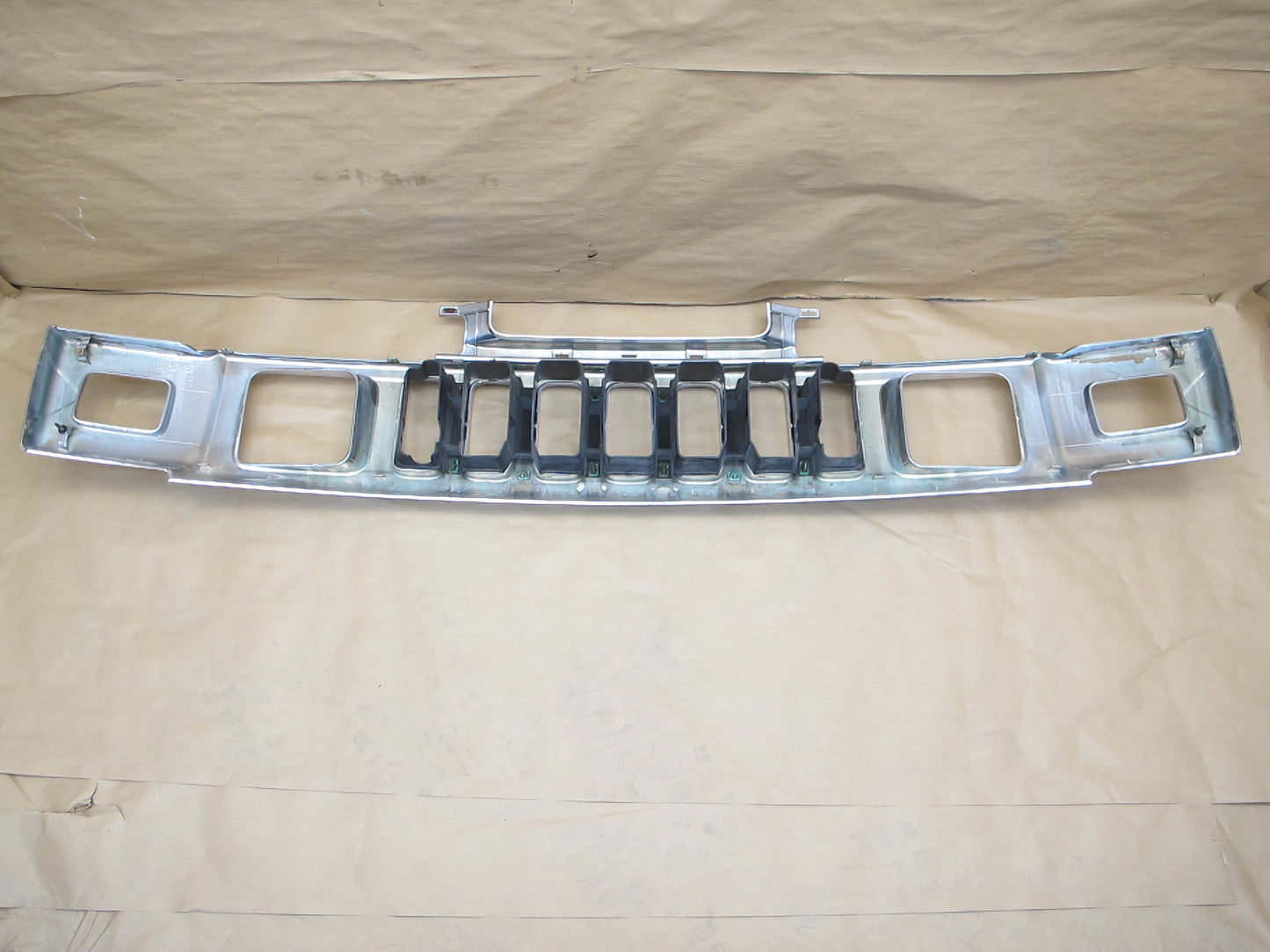 2008-2009 Hummer H2 Front Bumper Radiator Upper Grille Molding 25886172