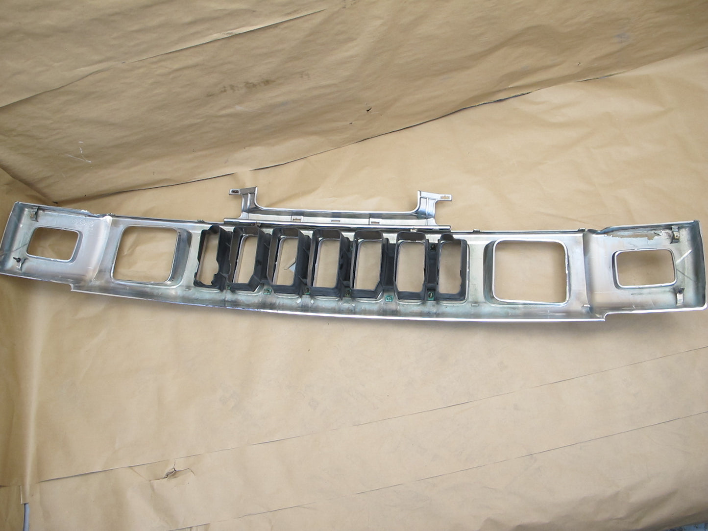 2008-2009 Hummer H2 Front Bumper Radiator Upper Grille Molding 25886172