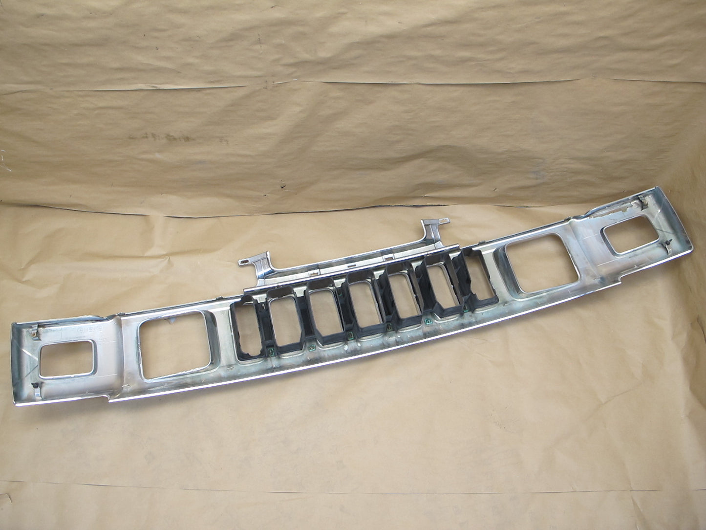 2008-2009 Hummer H2 Front Bumper Radiator Upper Grille Molding 25886172