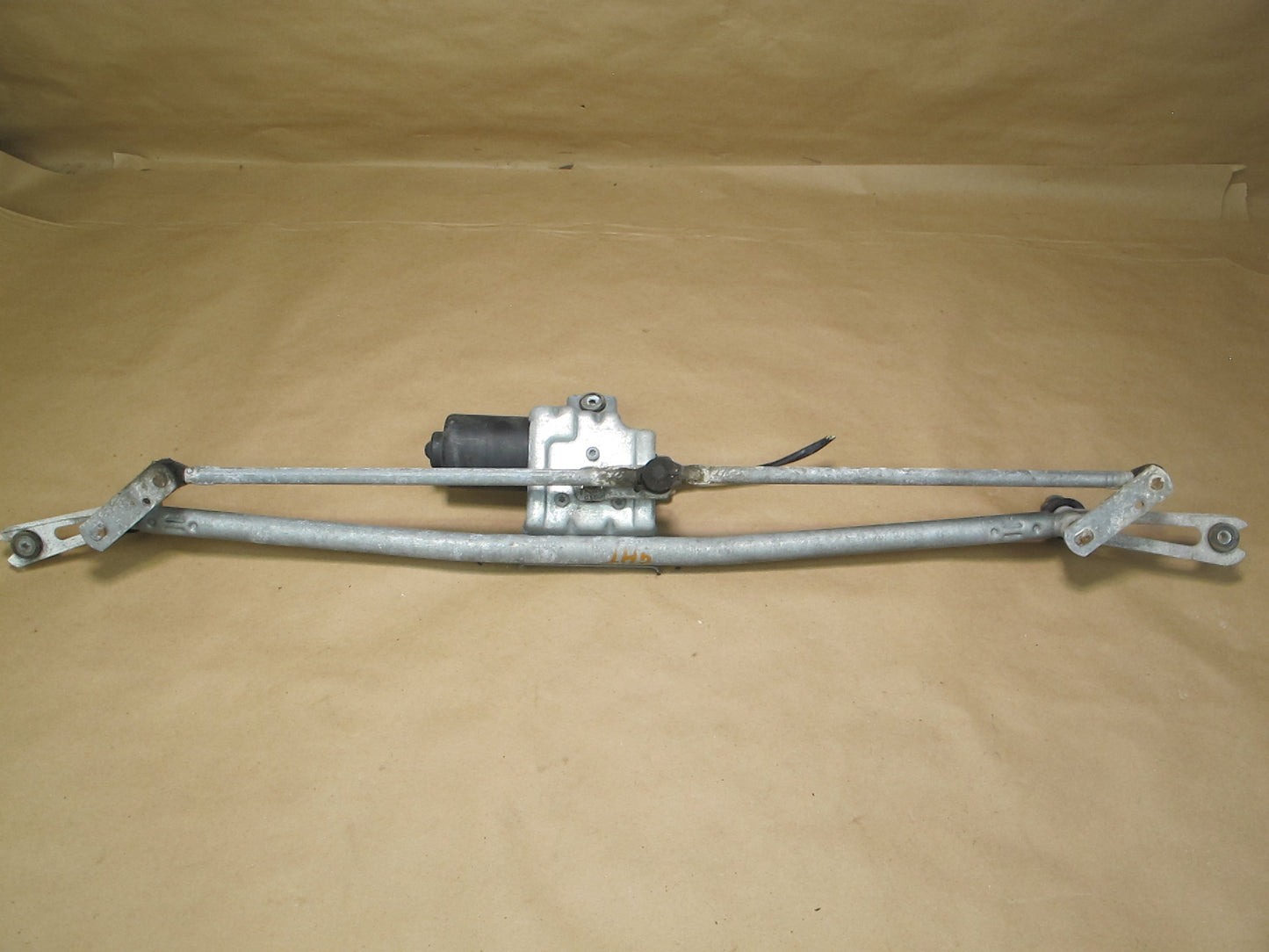 2008-2009 Hummer H2 Windshield Wiper Transmission Linkage W/ Motor 15248348