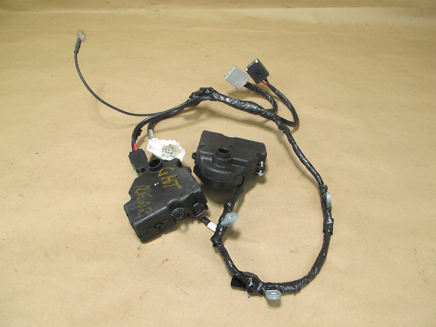 2003-2009 Hummer H2 Hvac A/C Air Heater Door Flap Actuator Motor W/ Wire Set