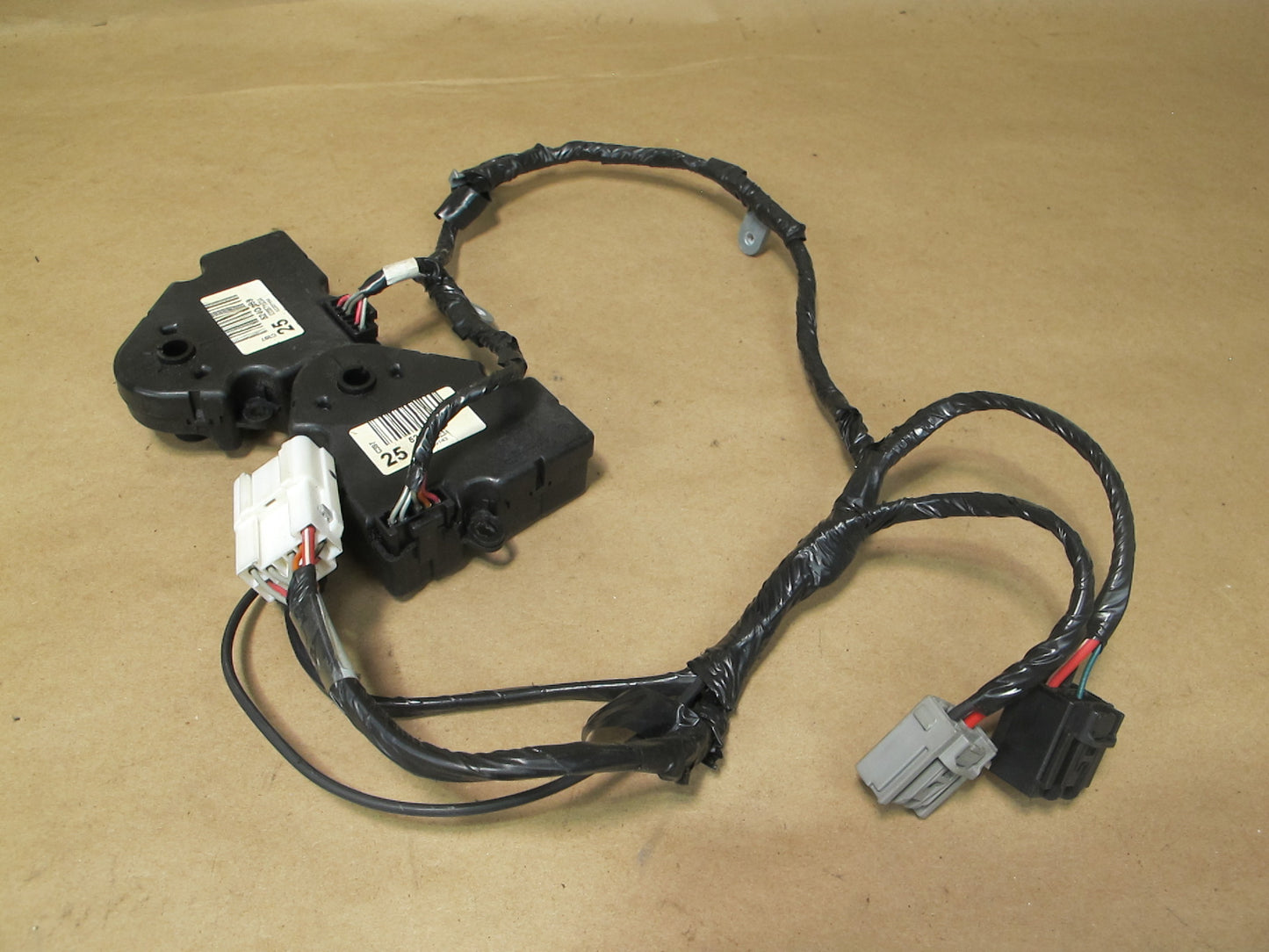 2003-2009 Hummer H2 Hvac A/C Air Heater Door Flap Actuator Motor W/ Wire Set